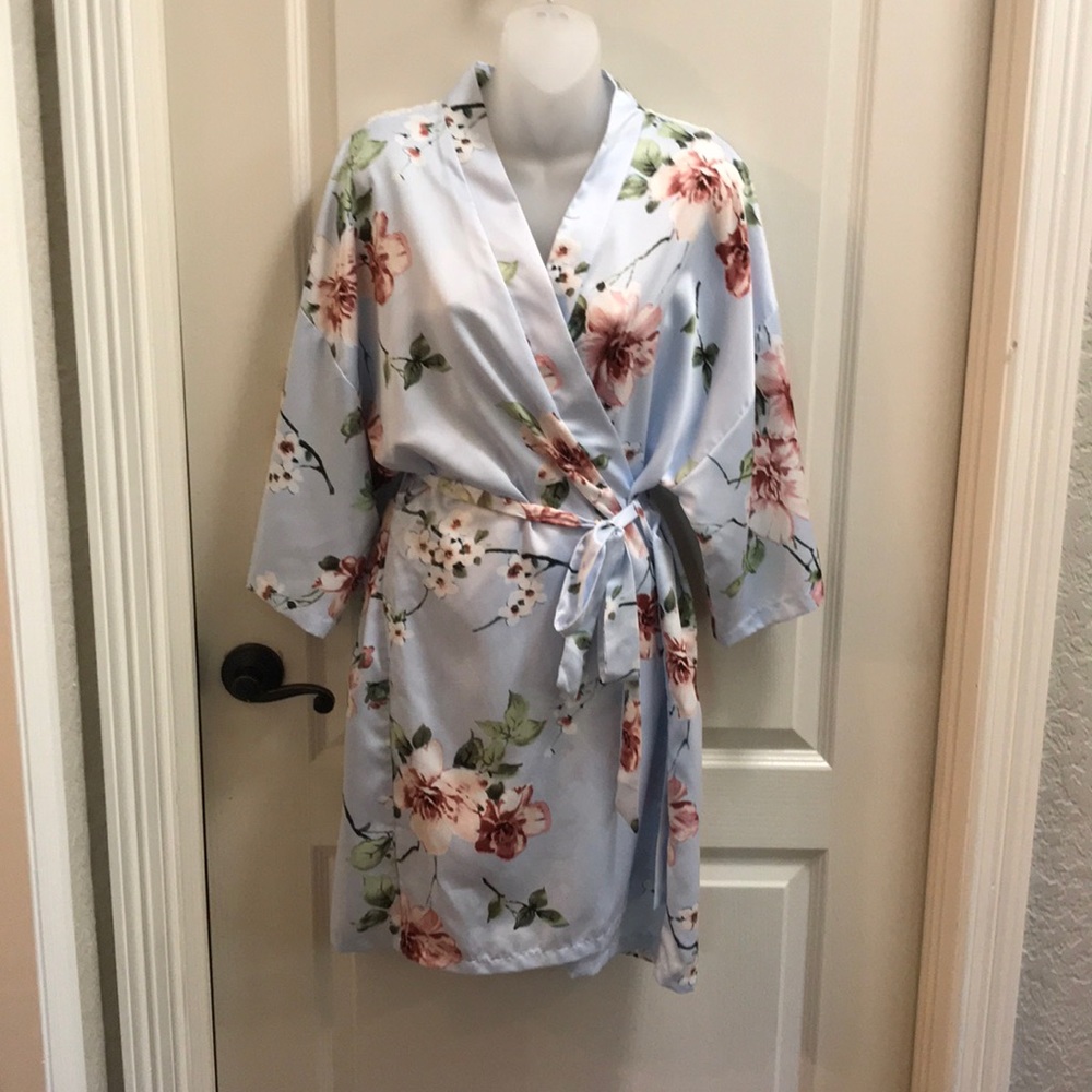 APT 9 dress robe.